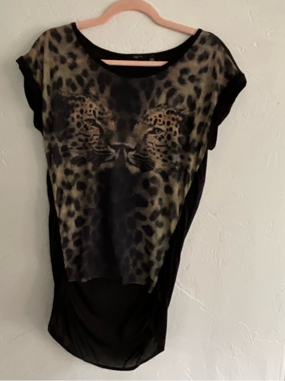 Dex Leopard Cheetah Graphic High Low Tee Medium